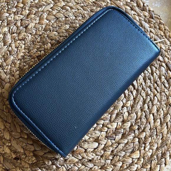 Wallet New, Nice and very useful, good quality. - Picture 2 of 7